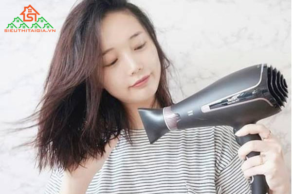cách sấy tóc ngắn cụp tại nhà