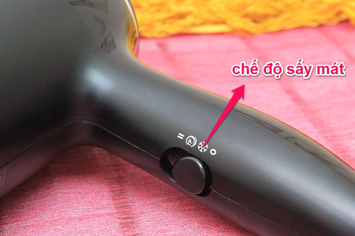 Chế độ sấy mát trên máy sấy tóc Philips BHD004