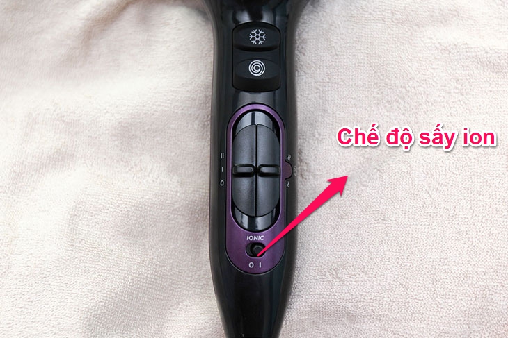 Chế độ sấy ion trên máy sấy tóc Philips HP8233