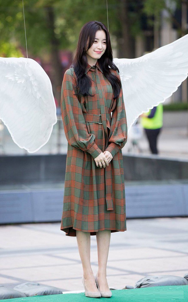 Chuộng diện đồ style công sở, amp;#34;ngọc nữamp;#34; màn ảnh Hàn làm vạn người mê vì khí chất thanh lịch - 2