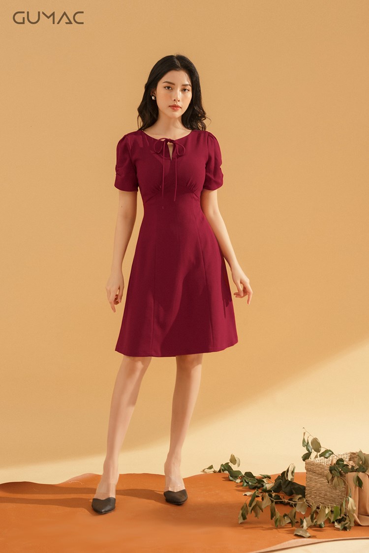 Đầm cổ V phối nơ màu đỏ đô 