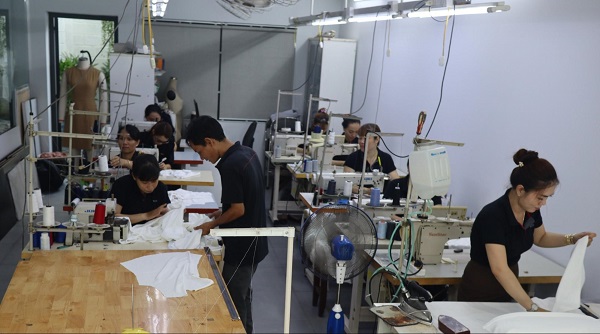Phòng mẫu may đồng phục VIKOR