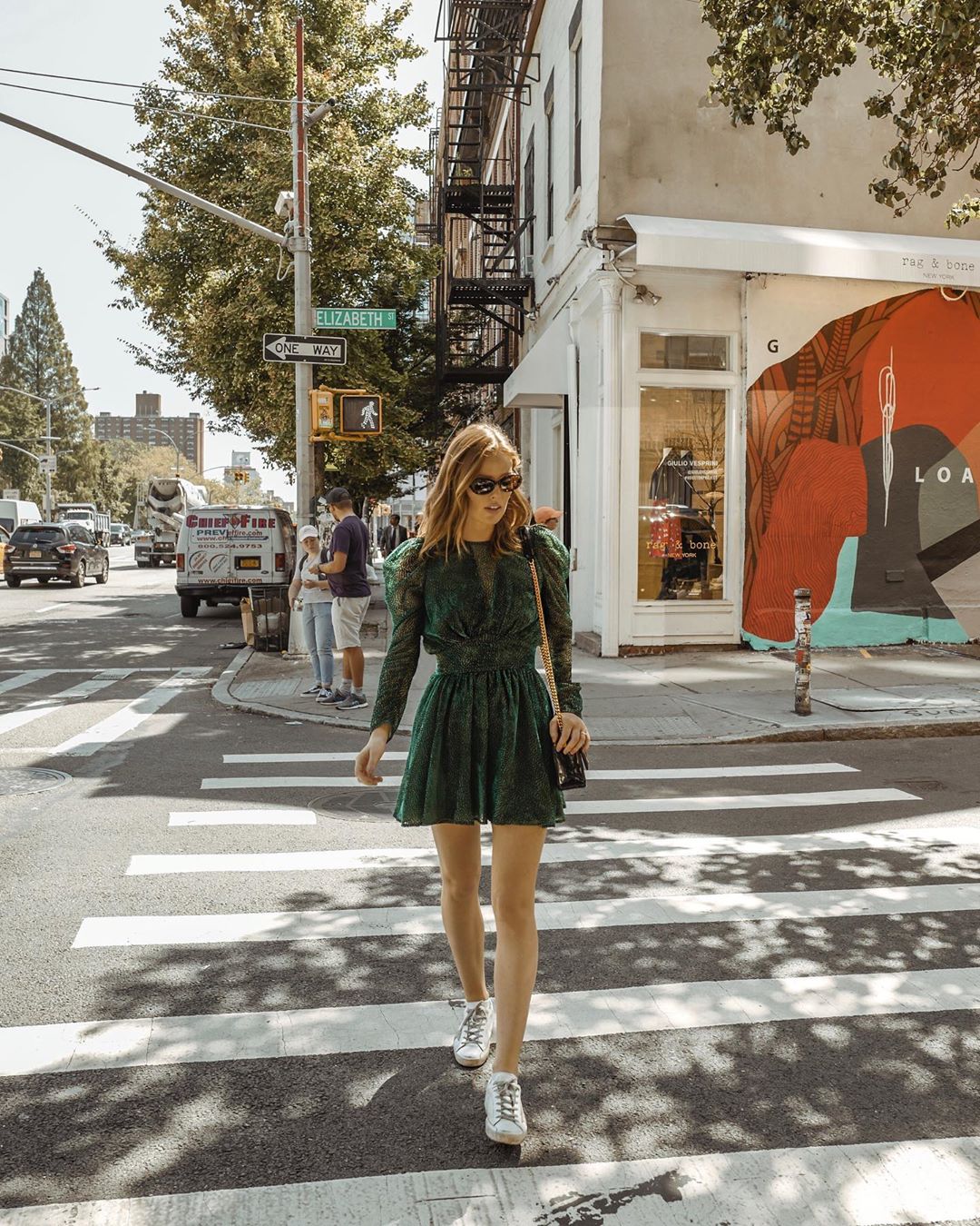 Đừng chọn cùng một kiểu thiết kế trong cả tuần đi làm