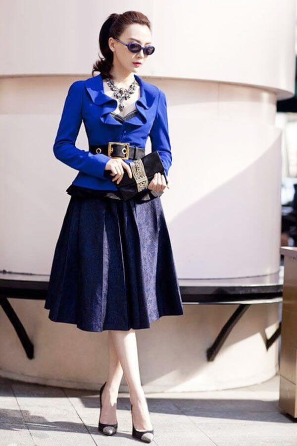 Trang phục công sở của phụ nữ U40 nên gọn gàng và tối giản hết mức có thể