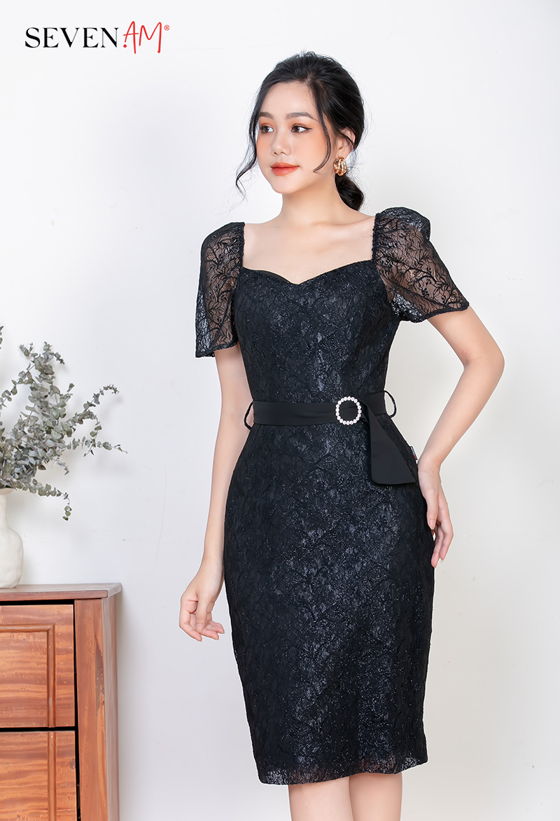 Chọn đầm công sở màu tối giản