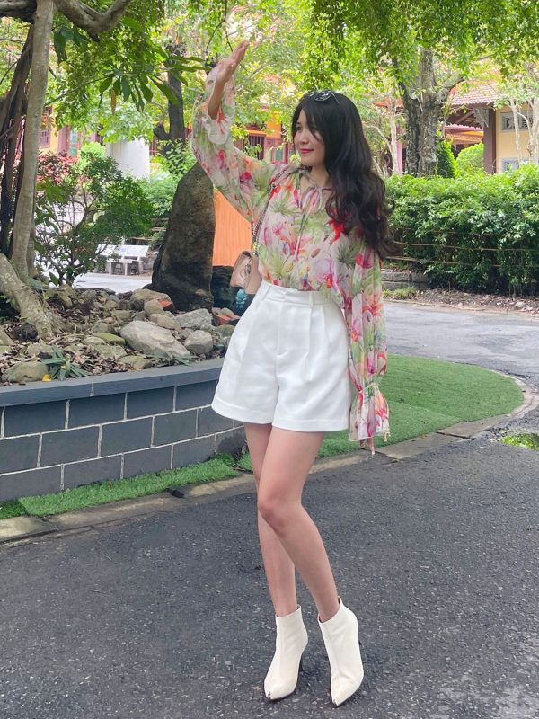 Áo sơ mi bèo buộc nơ phối quần short công sở cho nấm lùn