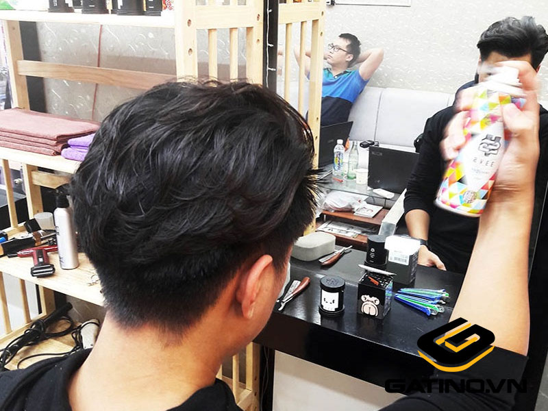 Gôm 2vee có khả năng giữ nếp tốt cho mái tóc