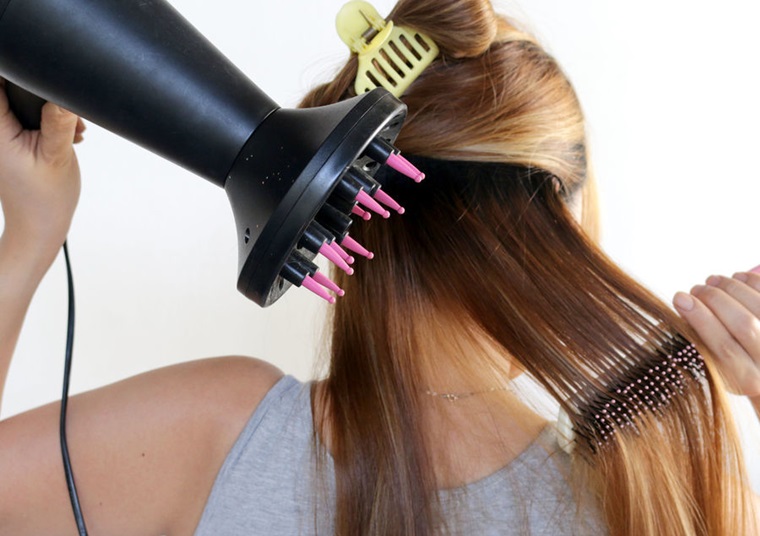 huong-dan-cach-say-toc-khong-gay-ton-hai-va-bao-ve-chat-toc-6