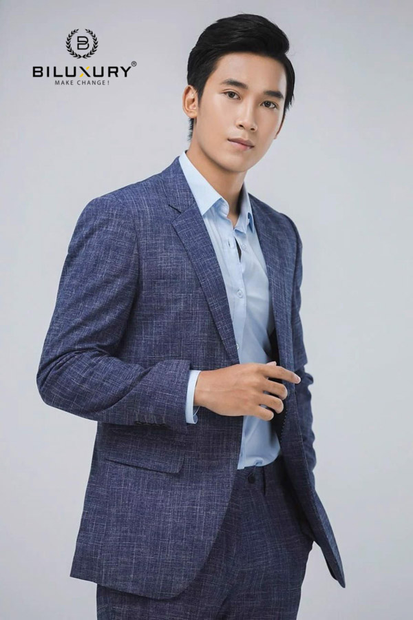 Kểu áo vest đẹp với gam màu tối giản dành cho lứa tuổi trung niên