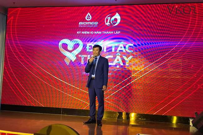 Khách hàng sử dụng đồng phục vest VIKOR