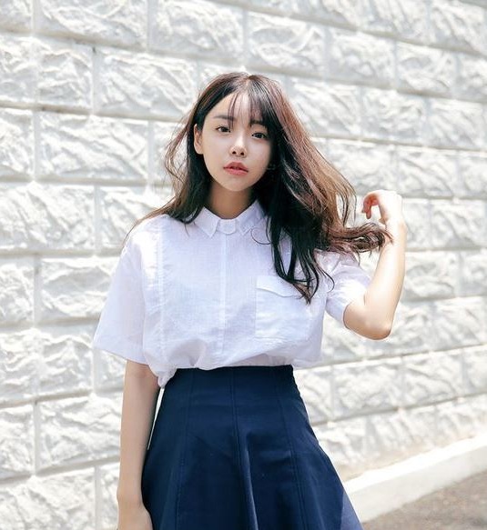 Phong cách casual chic - 36+ Kiểu áo sơ mi nữ dễ thương diện nơi công sở, đi học, đi làm...