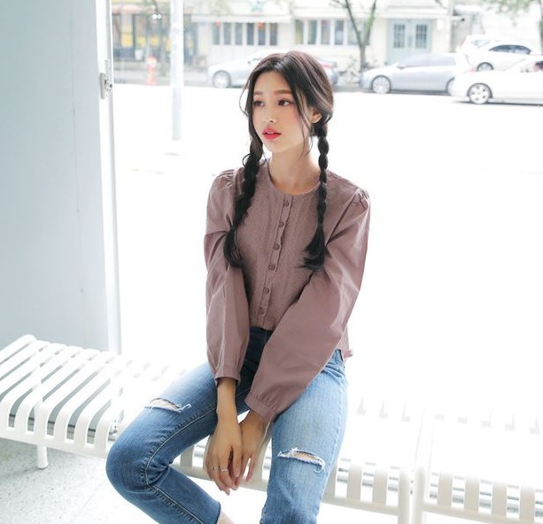 Cổ tròn ngây thơ - 36+ Kiểu áo sơ mi nữ dễ thương diện nơi công sở, đi học, đi làm...