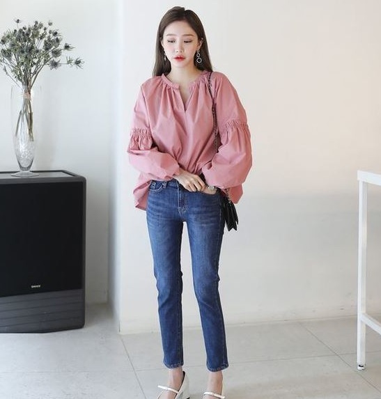 Hồng pastel tiểu thư - 36+ Kiểu áo sơ mi nữ dễ thương diện nơi công sở, đi học, đi làm...