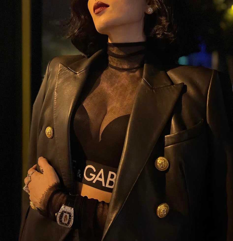 Lệ Quyên gây bất ngờ khi diện mốt áo xuyên thấu - 4