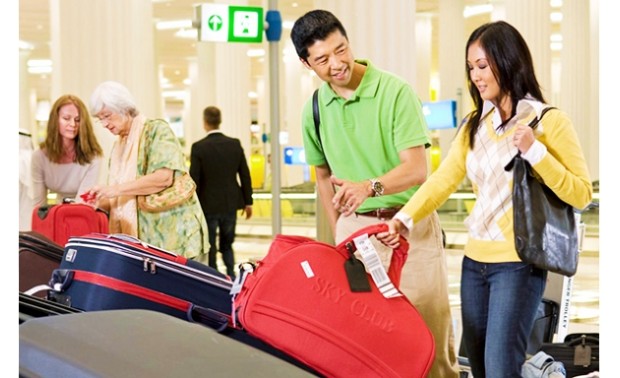 may say toc co duoc mang len may bay khong