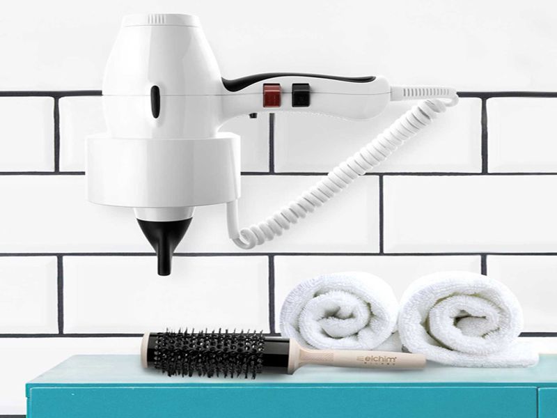 Máy sấy tóc treo tường thường được sử dụng trong phòng tắm