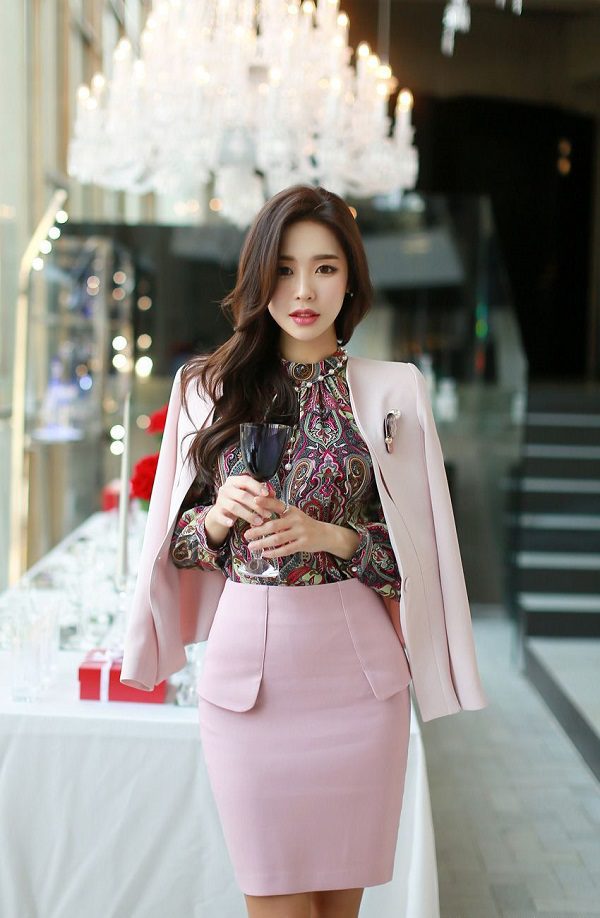 Set đồ sang trọng và nữ tính dành cho các cô nàng yêu thích vẻ ngoài sang chảnh