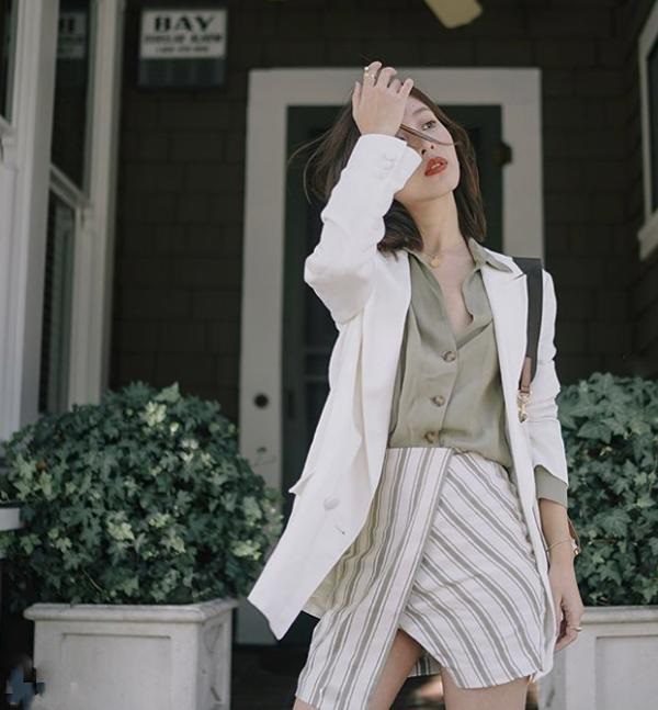 Áo khoác Blazer trắng nổi bật giúp các nàng tự tin tại nơi lại việc