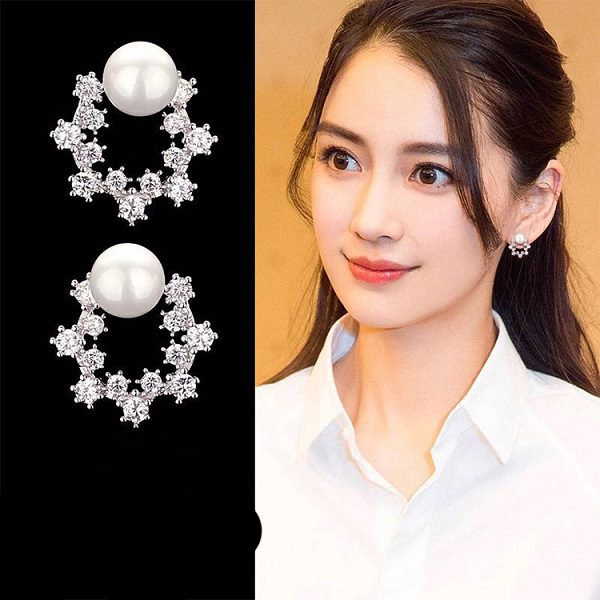 Nhan sắc thăng hoa với các phụ kiện xinh xắn đi kèm