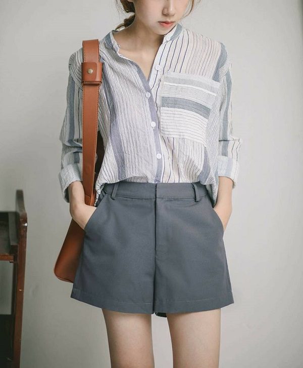 Quần lửng thô phối với áo phông đơn giản