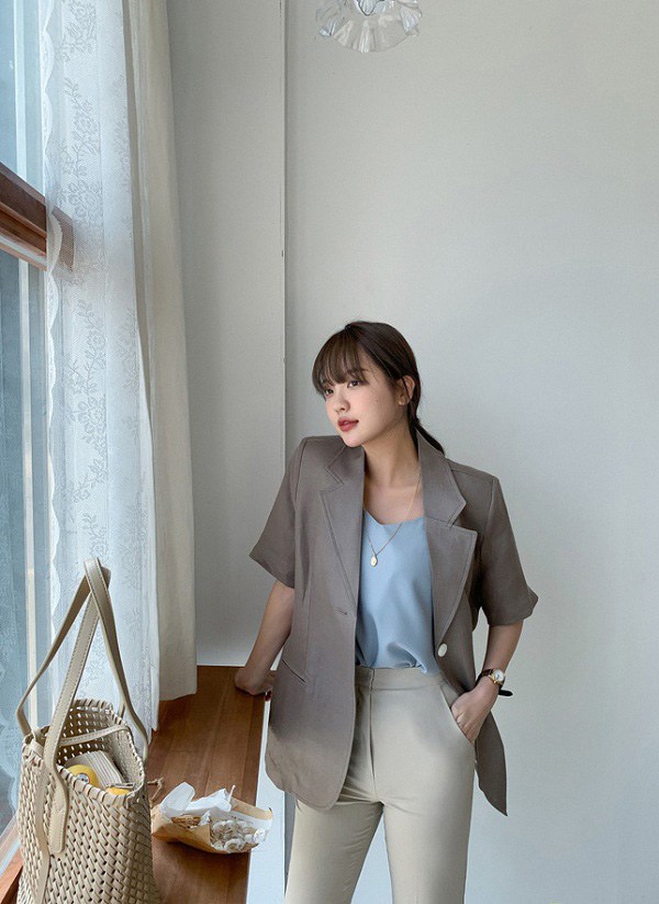 Mùa hè cứ sắm đủ mấy mẫu áo này, nàng công sở vừa mát mẻ lại sành điệu vô cùng - 3