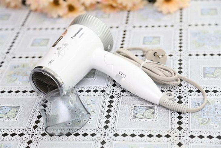 Những điều nhất định phải lưu ý khi chọn mua máy sấy tóc