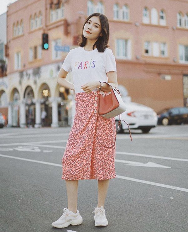 Phối đồ đi làm mùa hè: Áo phông + Chân váy - Ảnh 2