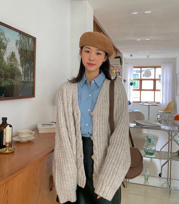 Kiểu phối sơ mi với áo khoác này là gợi ý tuyệt vời dành cho các quý cô vào những ngày không quá lạnh