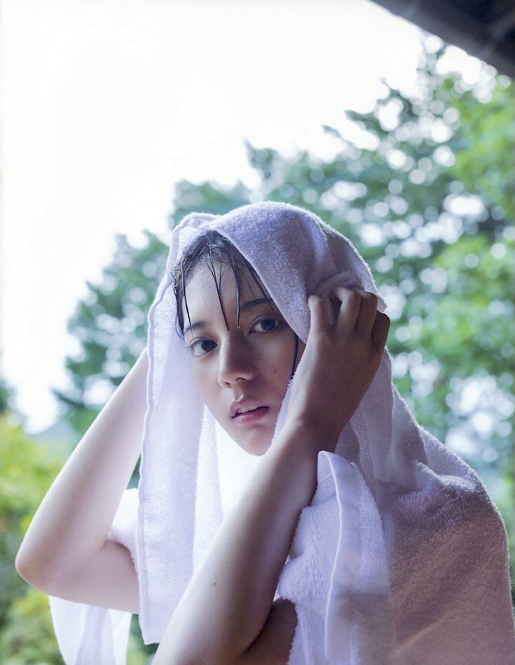 Để tóc khô tự nhiên hay dùng máy sấy khô, cái nào tốt hơn? Rất nhiều người vẫn hiểu sai, trong đó có thể có cả bạn - Ảnh 1. Để tóc khô tự nhiên hay dùng máy sấy khô, cái nào tốt hơn? Rất nhiều người vẫn hiểu sai, trong đó có thể có cả bạn - Ảnh 1.