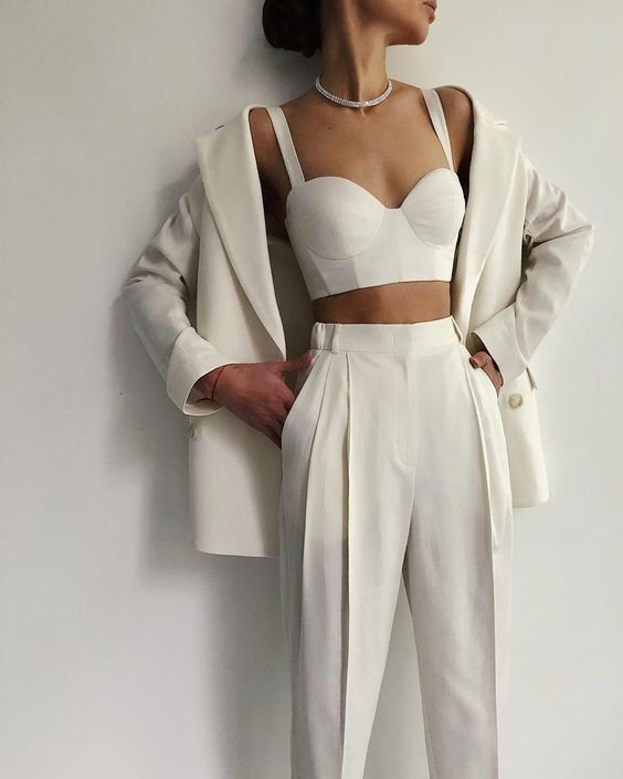 Set quan nu cong so va ao blazer mau trang