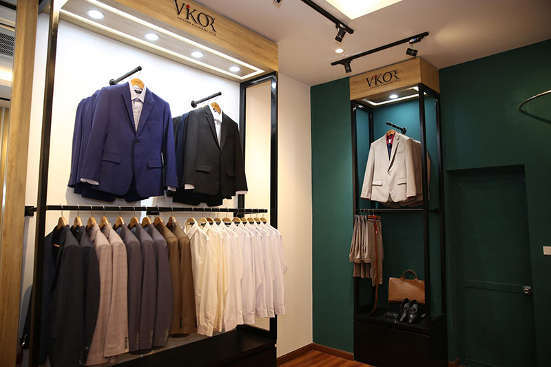 Showroom trưng bày mẫu đồng phục công sở may sẵn