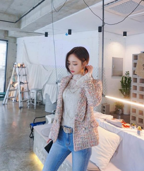 Áo Blazer cũng rất phổ biến trong môi trường công sở ở Hàn Quốc