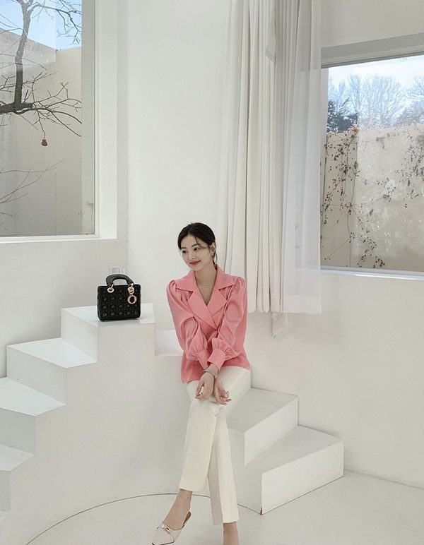 Đơn giản chỉ là áo sơ mi và quần tây cũng đủ toát lên phong cách Hàn Quốc trendy