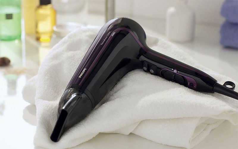 tại sao máy sấy tóc lại làm tóc mau khô