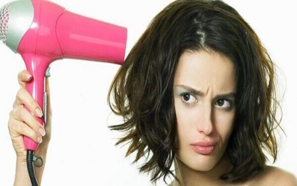 Máy sấy tóc không chạy gây ức chế với người sử dụng