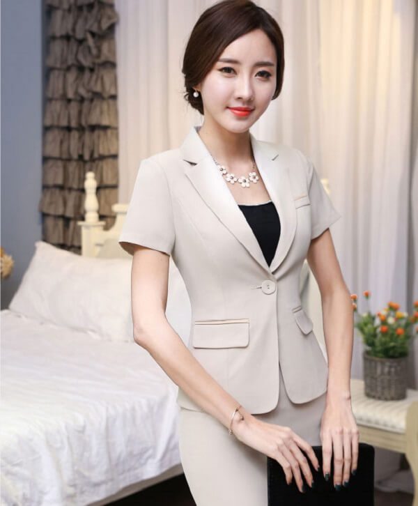 Đồng phục thời trang công sở cho giáo viên phối với vest sang trọng