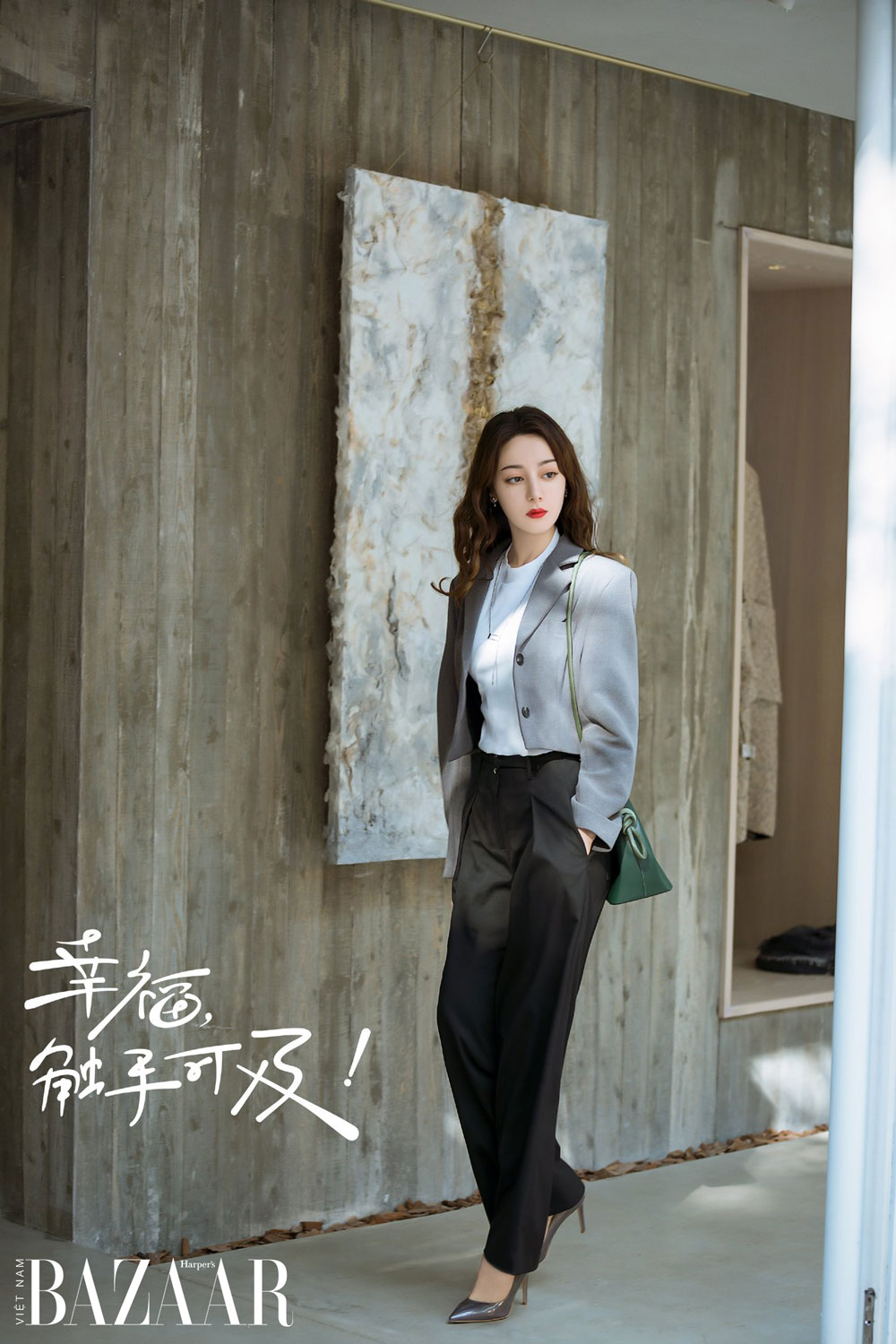 6 mẹo giúp bạn mặc vest nữ trẻ trung mà thời thượng: Chọn áo phom dáng crop