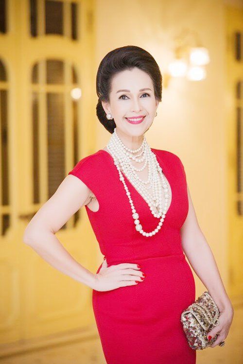 Thời trang váy đầm tuổi 50 đẹp và sang trọng nhất