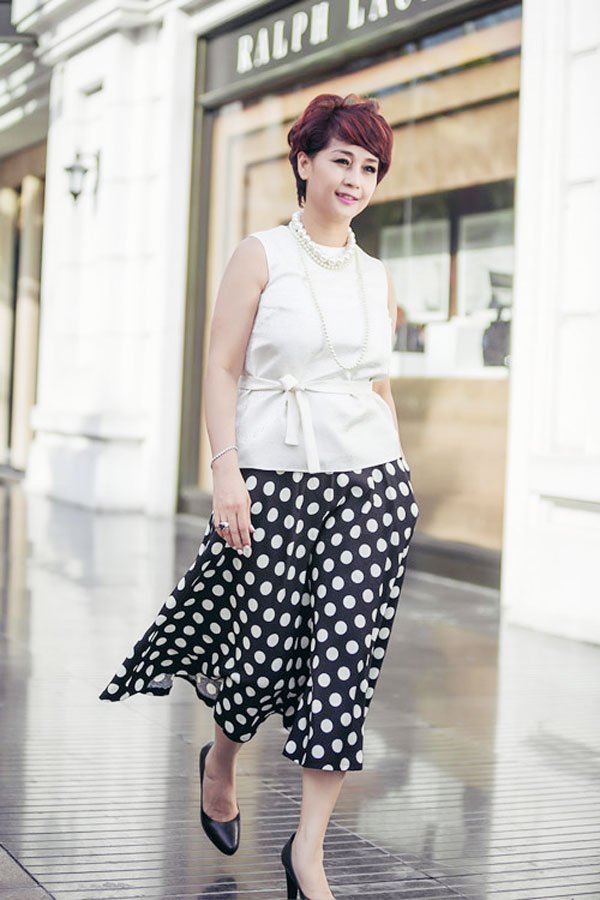 Thời trang váy đầm tuổi 50 đẹp và sang trọng nhất 14