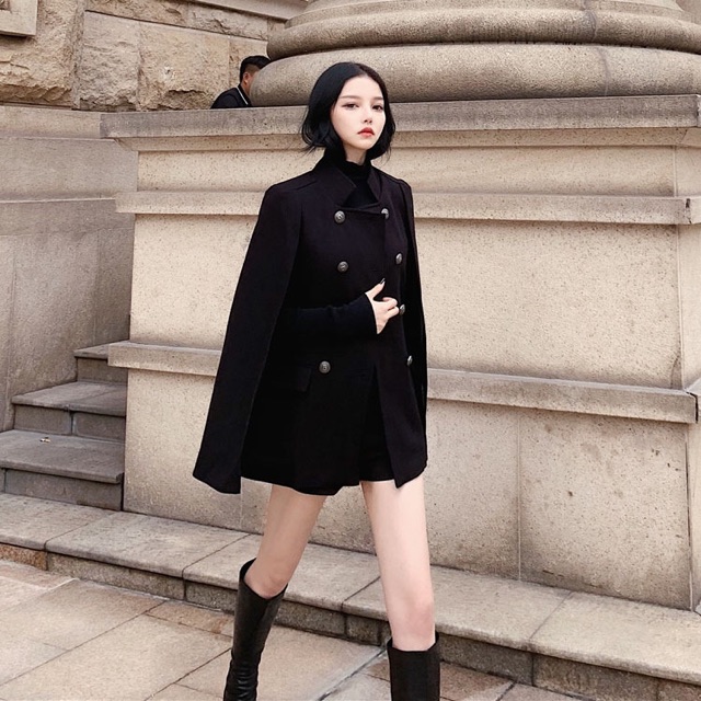 Áo cape giúp chị em che được khuyết điểm vòng 2 và và phần vai rộng