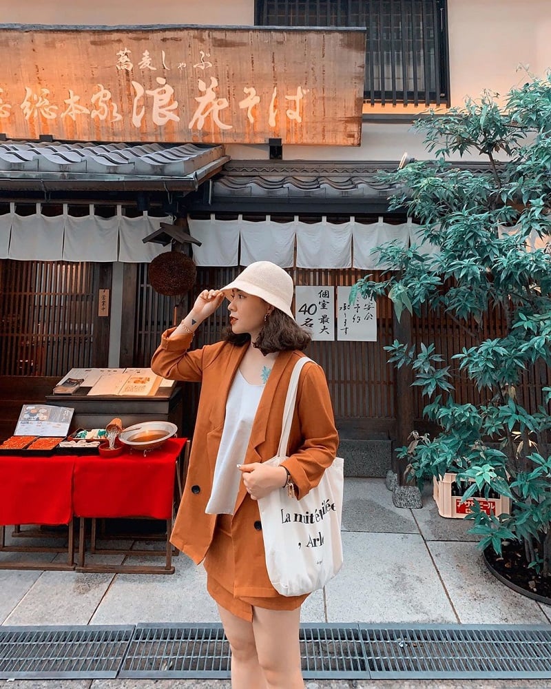 áo sơ mi nữ kết hợp vest