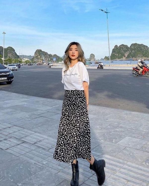 Áo thun và chân váy dài